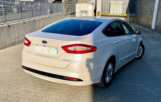 Ford Mondeo cena 51900 przebieg: 187000, rok produkcji 2018 z Stary Sącz małe 562